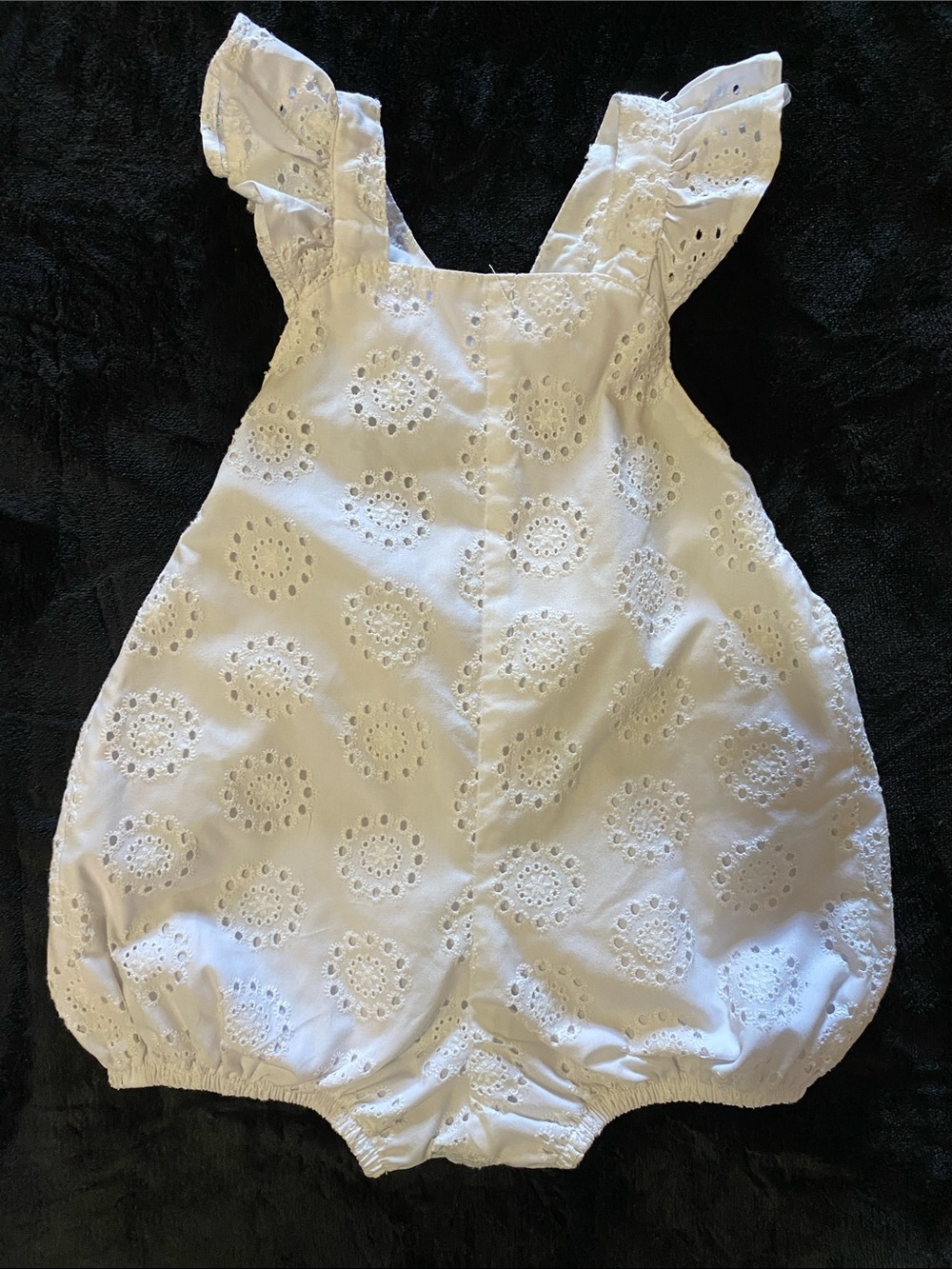 Kelly’s kids girls size 2 white eyelet summer bubble with ruffle shoulder strap